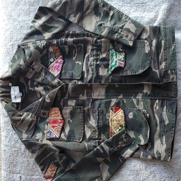 Beautiful Stories Embellished Patch Mixed Media Camoflague Utility Jacket Size S - Picture 3 of 12